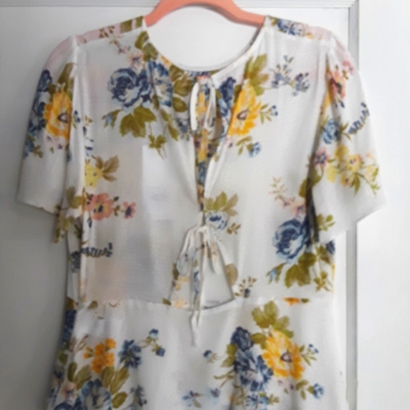 Clip Dot Peplum Floral Flutter Sleeve Top Size 8 US - Picture 3 of 11